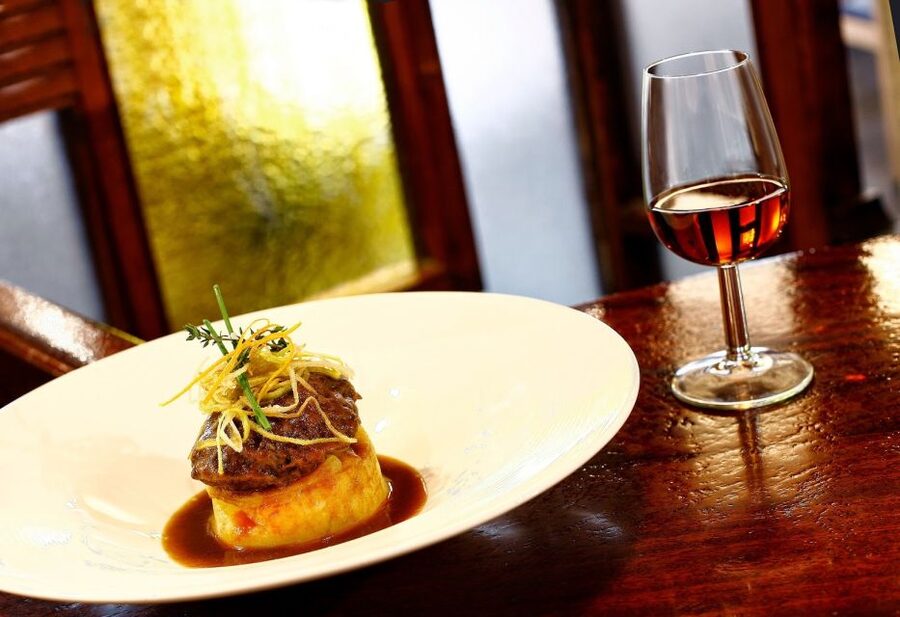 Jerez: Traditional Tapas Tour - The heart of the evening: 3 tabancos, 3 tapas, 3 drinks
