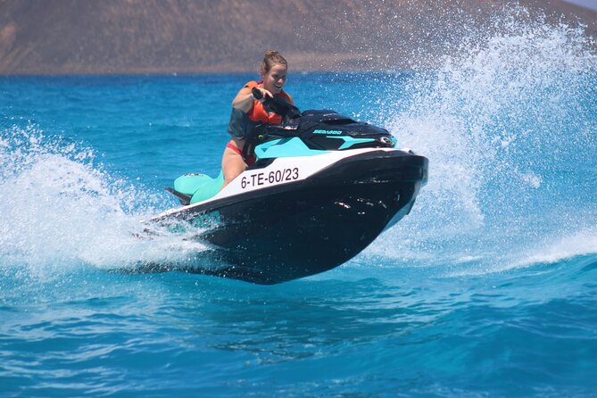 Jet Ski Activity to Lobos Island from Corralejo - Corralejo Dunes viewpoint time: linking the coast to the bigger story
