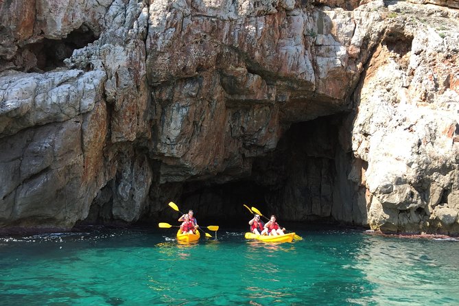 Kayak and snorkel excursion to Cova Tallada - The cave stop with a snack: a useful reset