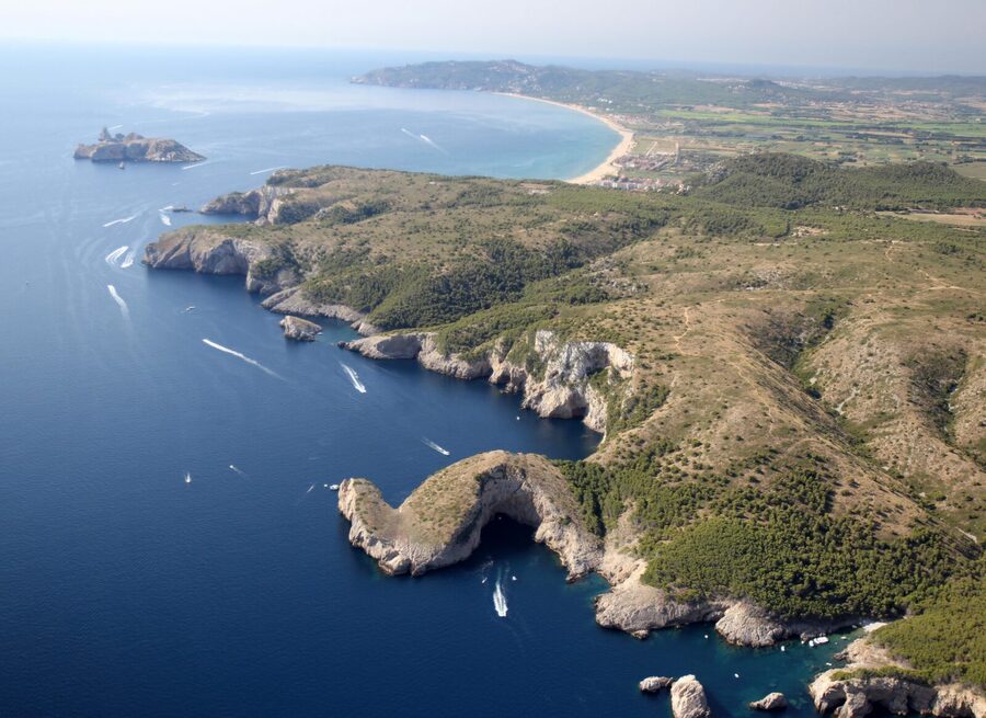L'Estartit: Boat Trip to the Medes Islands and the NP Caves - Caves and Coves Cruise Inside the Natural Park