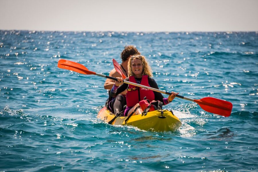 La Herradura: Cerro Gordo Natural Park Kayak & Snorkel Tour - Getting started at Activ8You in La Herradura
