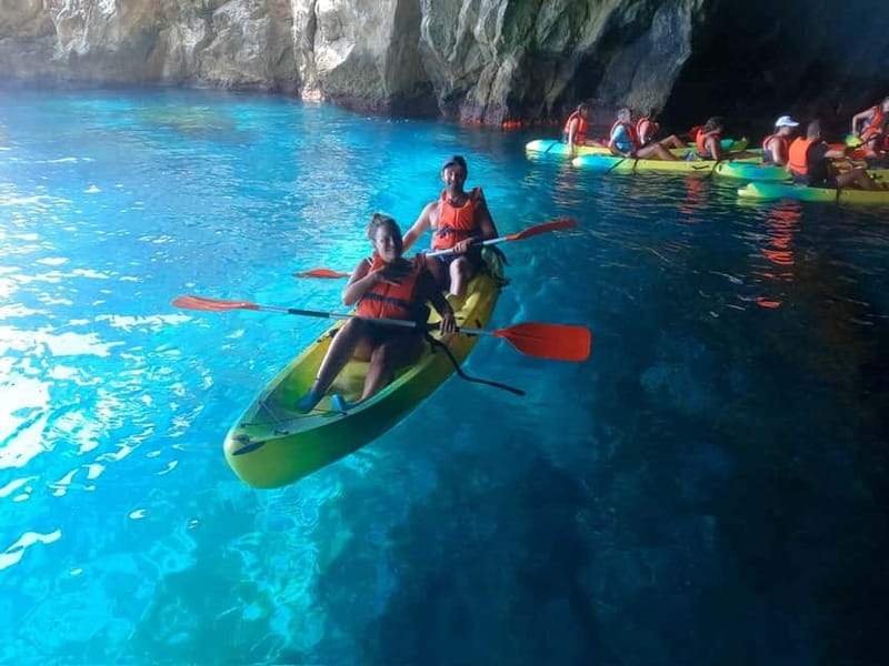La Herradura: Kayak & Snorkel Tour to Cerro Gordo Reserve - Where La Herradura Meets the Maro-Cerro Gordo Cliffs