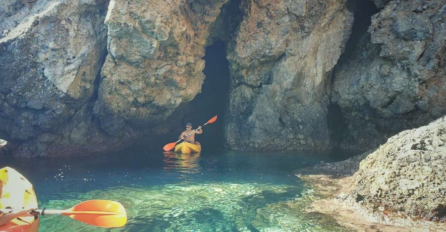 La Herradura: Maro Cliffs Kayak and Snorkeling Tour - Sea caves and coves: how the snorkeling portion really works