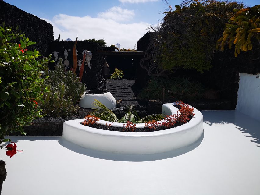 Lanzarote: César Manrique Foundation and Teguise Market - Should you book this César Manrique and Teguise tour?