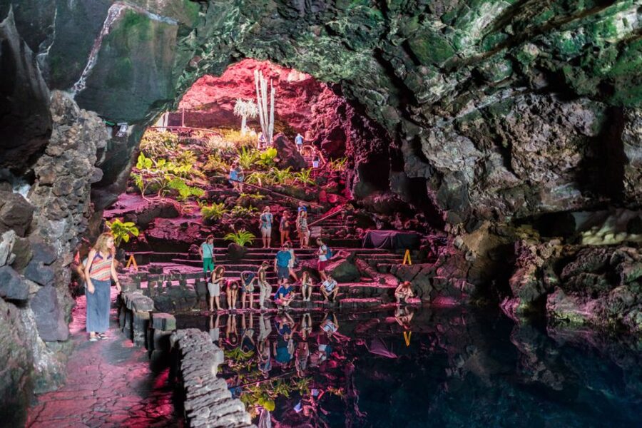 Lanzarote: César Manrique Full-Day Tour - Lunch in the middle: optional, local, and practical