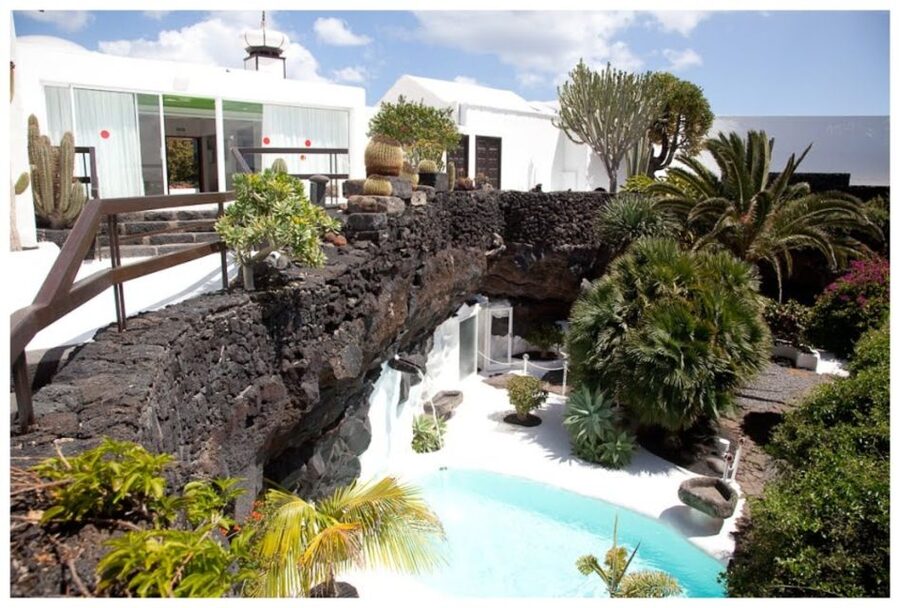 Lanzarote: Full Day Bus Tour with Scenic Views - Timanfaya National Park: The Geothermal Show in a Lunar Setting