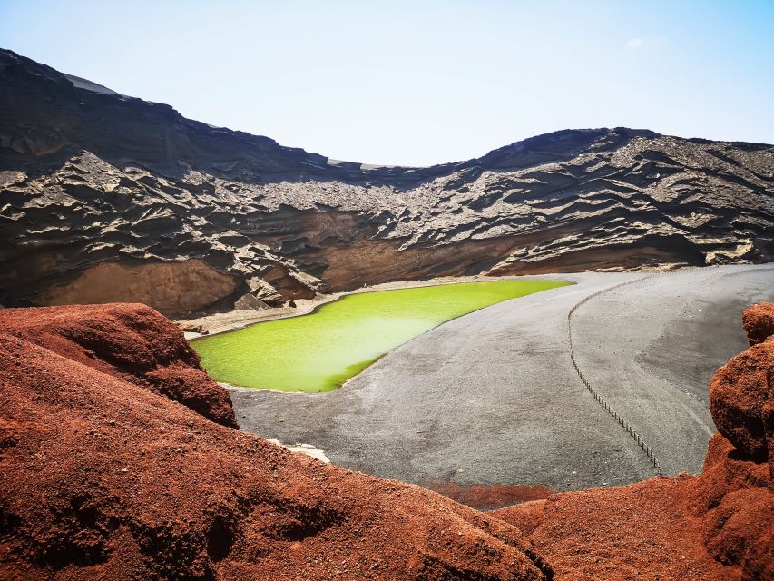 Lanzarote: Full-Day Island Highlights Tour - Jameos del Agua and the Green Lagoon Inside Lava Rock