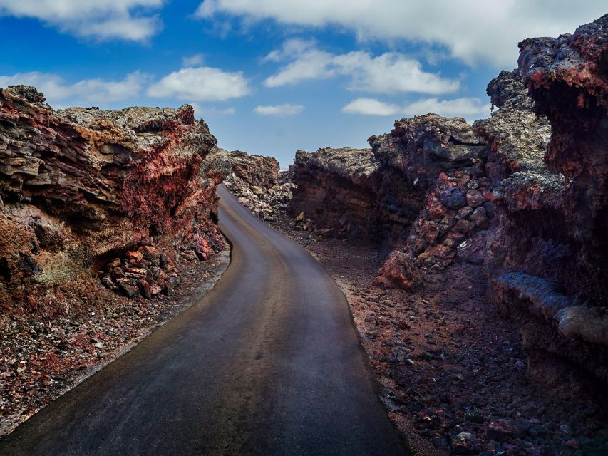 Lanzarote: Guided Day Trip to Timanfaya Park & Lago Verde - Optional Camel Ride in a Volcanic Lunar Setting