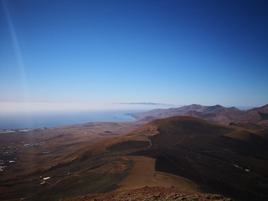 Lanzarote: La Geria Vineyards Hiking Tour - The 9-kilometer hike: how the vineyard walk actually feels