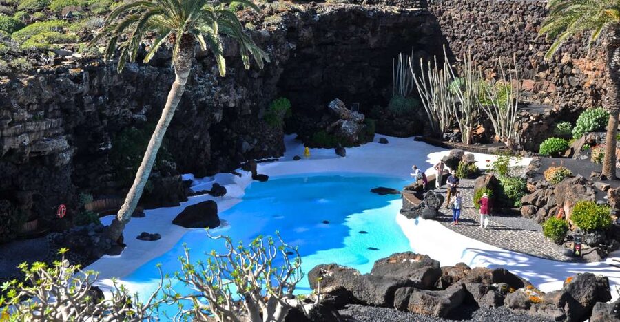 Lanzarote: Northern Half-Day Trip - A northern Lanzarote bus day built around two must-see stops