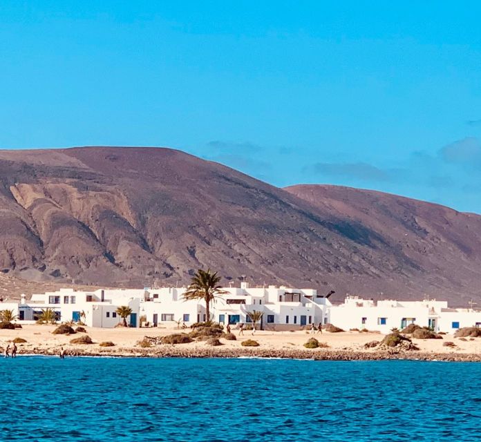 Lanzarote: Return Ferry to La Graciosa with Bus Pickup - Quick Hits Before You Go