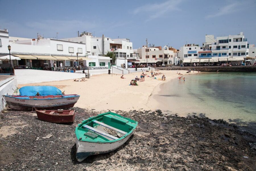 Lanzarote: Return or 1-Way Ferry to Fuerteventura with Wifi - The sand dunes of Fuerteventura, exploring without a script