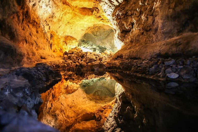 Lanzarote: Timanfaya Park, Jameos Agua, & Cueva Verdes Tour - Pickups across Lanzarote: convenient, but expect some waiting