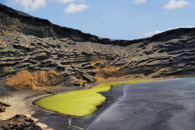 Lanzarote Volcano and Wine Region Tour from Fuerteventura - El Lago Verde and Charco de los Clicos: a quick crater green pause