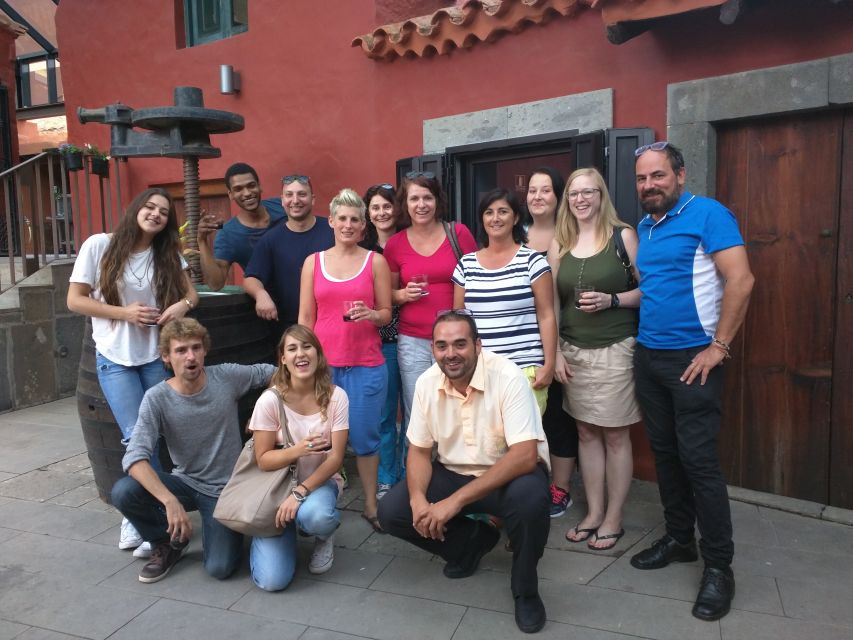 Las Palmas: Private Old City Guided Walking Tour with Tapas - Columbus House and the Cathedral area: seeing symbols with context