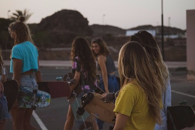 Lezioni di Surf per Beginner e Intermedi (6 persone a istruttore) - The Meeting Point You Will Actually Find in Corralejo