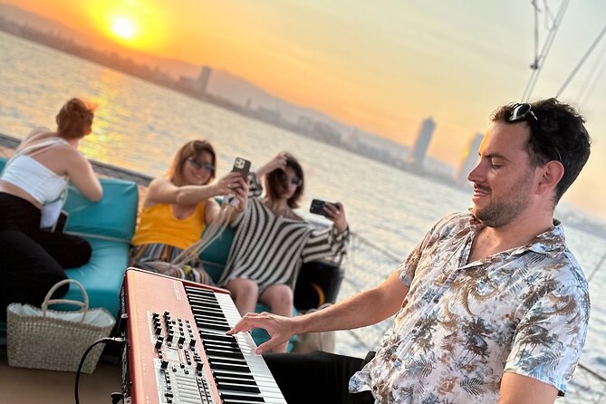 Live Music & Sunset Wooden Boat in Barcelona - What you actually do during the 1.5 hours on the water