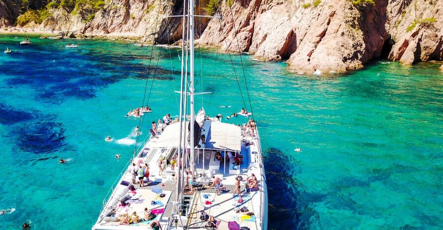 Lloret de Mar: Catamaran Sailing Cruise with BBQ and Drinks - Getting aboard at Passeig d’Agustí Font (and how to avoid boarding chaos)