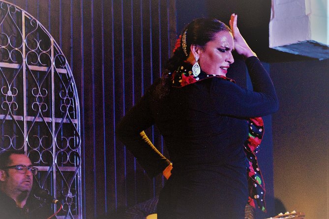 Local Flamenco Show with dinner at El Cortijo - Before 9 pm: the optional castanets workshop (and why it’s worth it)