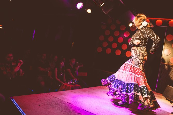 Los Tarantos Barcelona Flamenco Show Ticket - What the 40-minute show delivers, guitar, cajón, singing, and dance