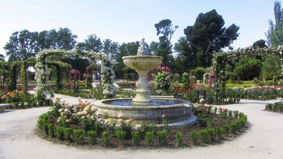 Madrid: 1.5-Hour Retiro Park Guided Walking Tour - Why Retiro Park feels bigger than it looks