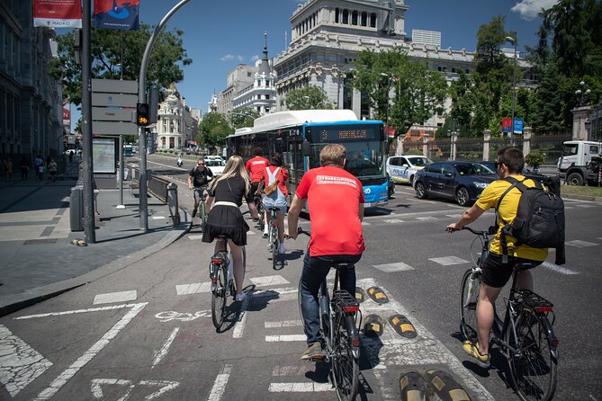 Madrid: 3 hour Guided Highlights Bike Tour with Optional Tapas - Plaza Mayor: The 400-Year-Old Main Stage