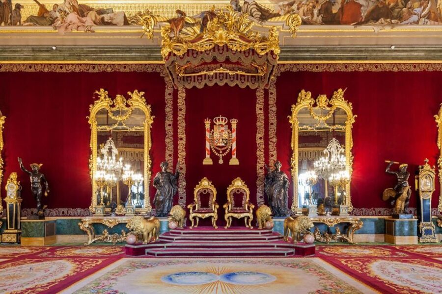 Madrid: Afternoon Royal Palace and Almudena Cathedral Tour - What to wear and bring for Madrid afternoon standing