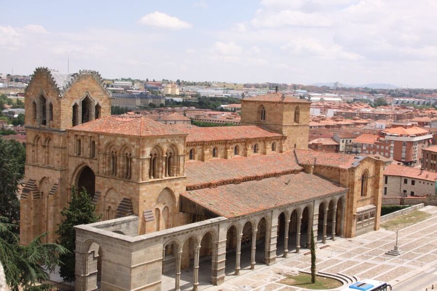 Madrid: Avila and Segovia Day Trip with Tickets to Monuments - Avila Cathedral and the Plaza Mayor setup for photos and breaks