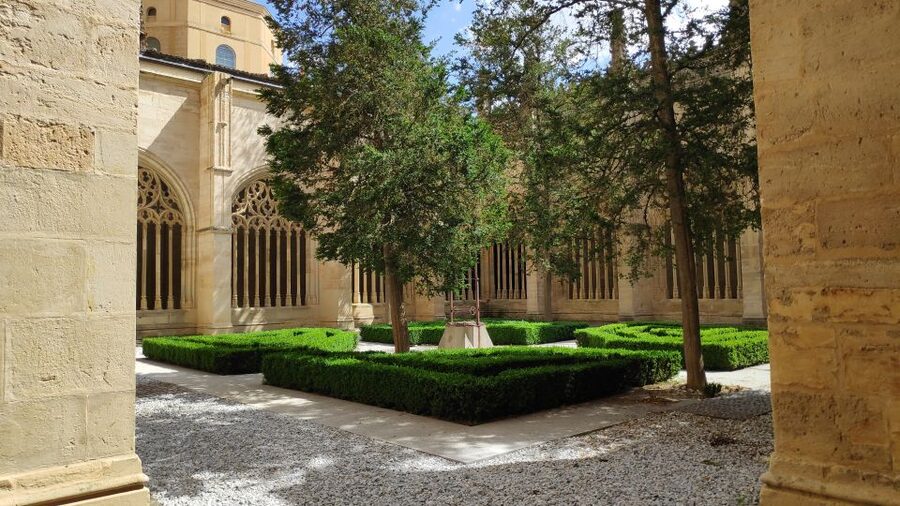 Madrid: Avila and Segovia Day Trip with Tickets to Monuments - Segovia Aqueduct: the Roman landmark you’ll recognize instantly