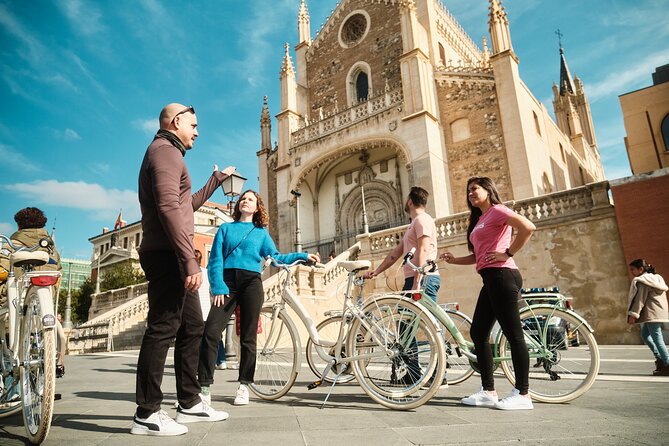 Madrid: City Highlights Guided Vintage Bike Tour - Key things to know before you pedal