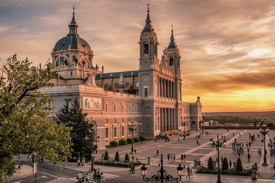 Madrid: City Highlights Guided Walking Tour - Templo de Debod: an Egyptian temple with a Madrid address