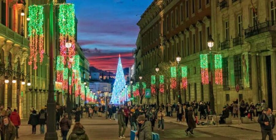 Madrid: City Highlights Tuk Tuk Tour - Guides That Make It Feel Personal: English, Spanish, and a Local Mindset