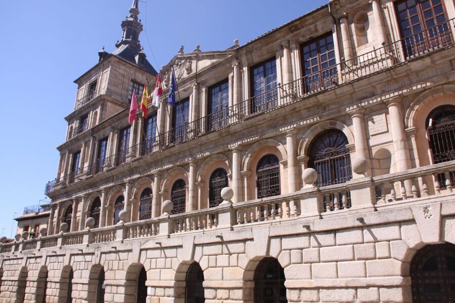 Madrid: Full-Day Guided Tour of Toledo with Cathedral Visit - Heads Up on the Small Things: Walking, Audio, and Weather