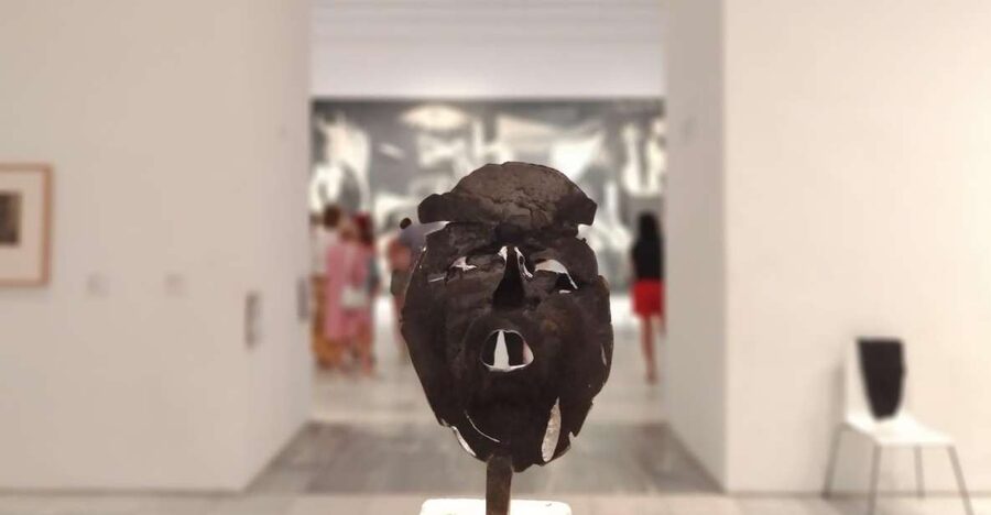 Madrid: Guided Tour of Reina Sofía Museum with Entry Ticket - Skip-the-line, small-group entry, and why it matters
