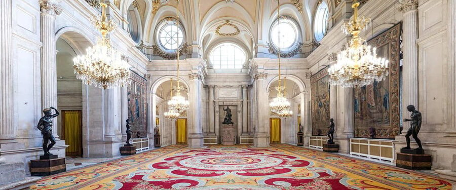 Madrid: Guided Tour of the Royal Palace with Fast Access - Meeting at Álvaro de Bazan, then right into the story