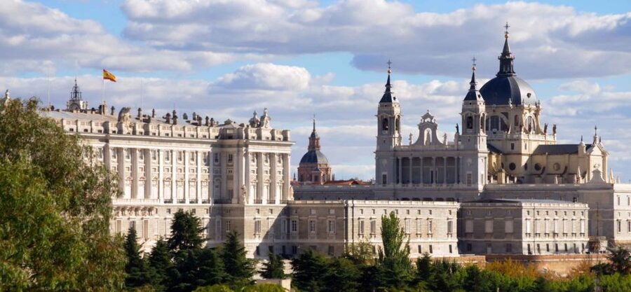 Madrid: Guided Visit to the Royal Palace - Reception rooms and the King Felipe hosting detail