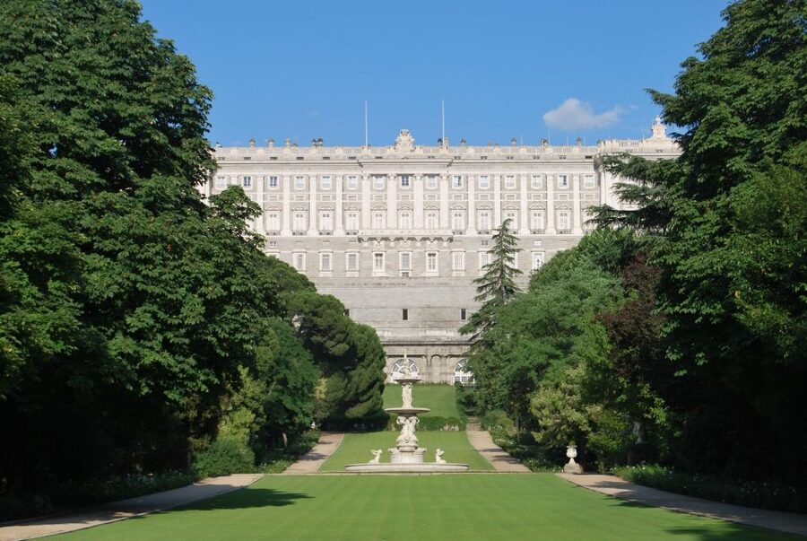 Madrid: Guided Visit to the Royal Palace - Private rooms, the banqueting hall, and the “real life” feel