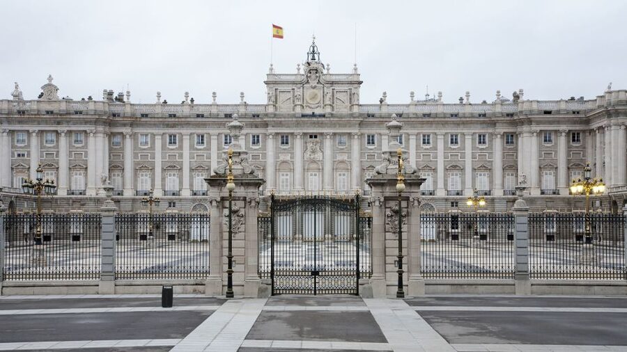Madrid: Guided Visit to the Royal Palace - Meeting at Plaza de Isabel II, then walking to the side entrance