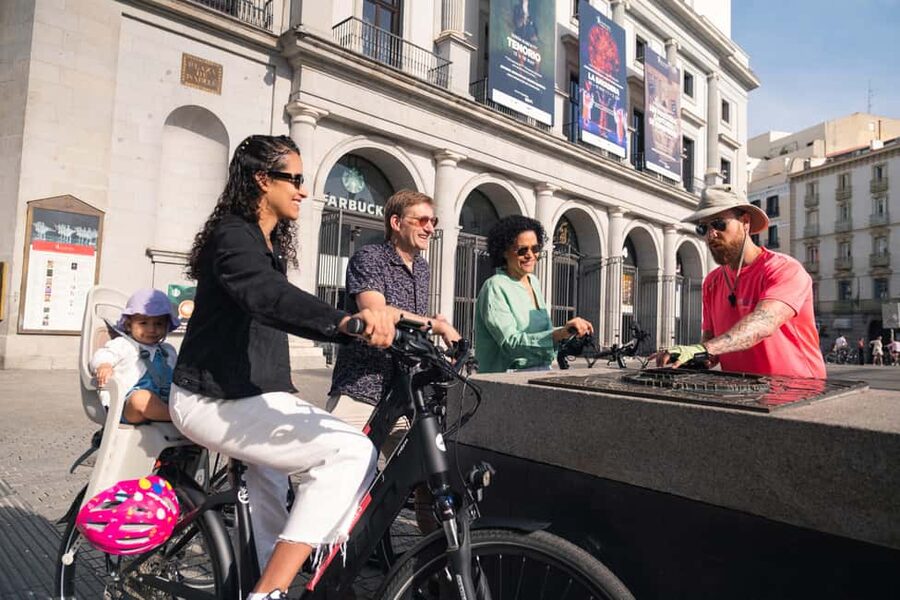 Madrid: Highlights Bike Tour with Optional E-Bike or Tapas - Why this 3-hour Madrid bike loop works so well