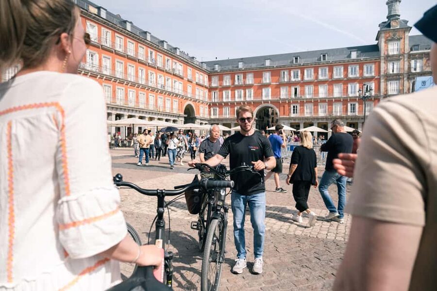 Madrid: Highlights Bike Tour with Optional E-Bike or Tapas - CaixaForum Madrid and the Prado Museum zone: art and grandeur close together