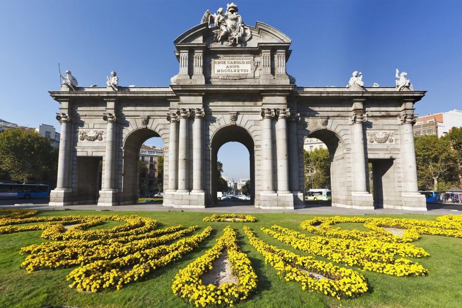 Madrid: Iconic Retiro Park Segway Tour - La Rosaleda’s 4,000 roses and the spring payoff