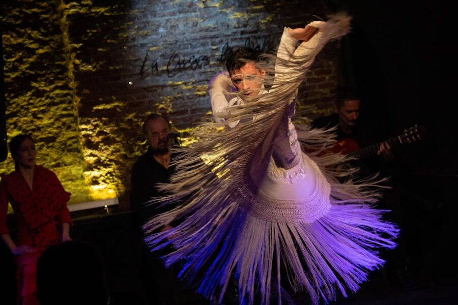 Madrid: La Cueva de Lola Flamenco Show Tickets with Drink - La Cueva de Lola near the landmarks, but still in the real-feeling Barrio La Latina