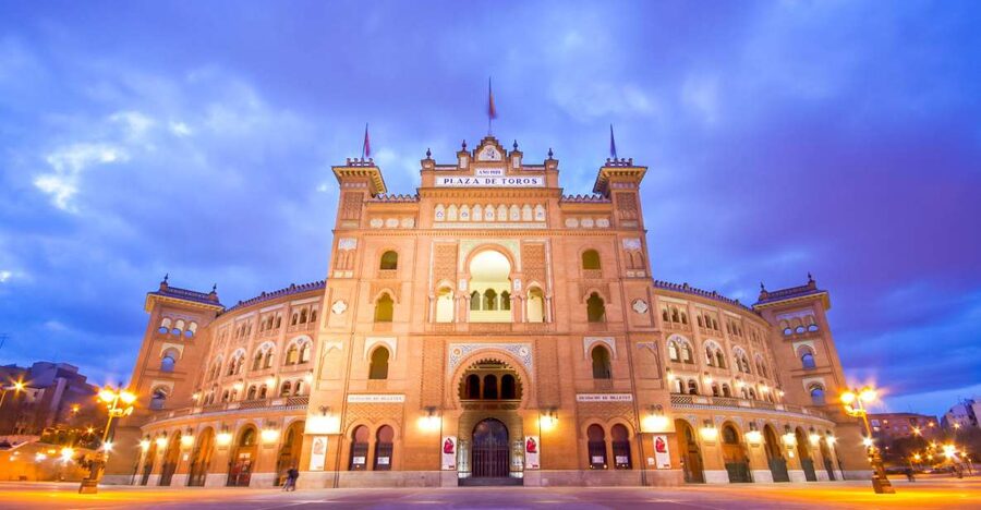 Madrid: Las Ventas Bullring Tour with Audio Guide - Entering the arena and getting that bullfighter-scale viewpoint