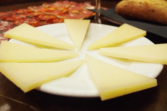Madrid Local's Wine and Tapas Lunch Tour with a side of History - Small Group Size and a Guide Who Can Set the Tone