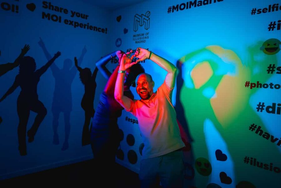 Madrid: Museum of Illusions Ticket - The rotating drum footbridge, the kind of exhibit you remember