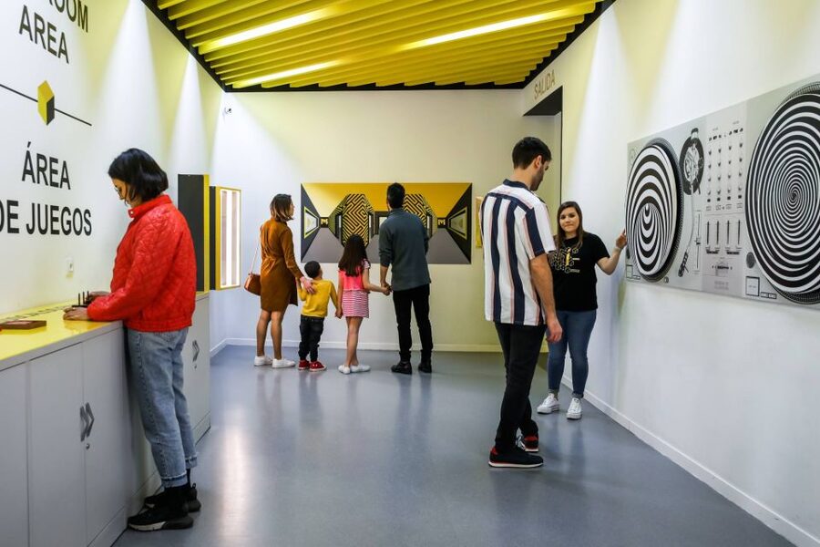 Madrid: Museum of Illusions Ticket - Photo stops that actually help you get the shot
