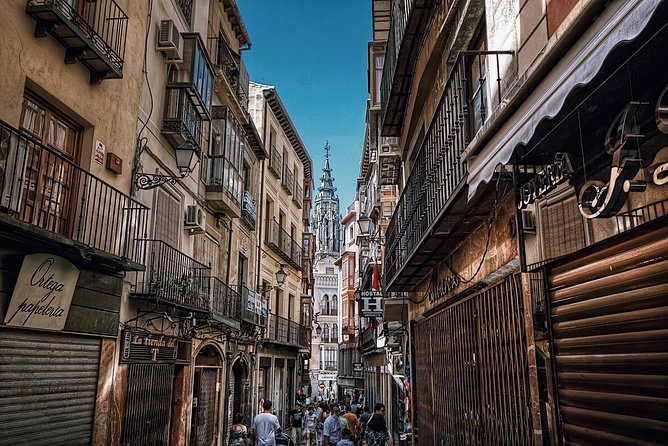 Madrid Old City Guided Exclusive Guided Walking Tour - Plaza de la Villa, La Latina, and why narrow streets change everything