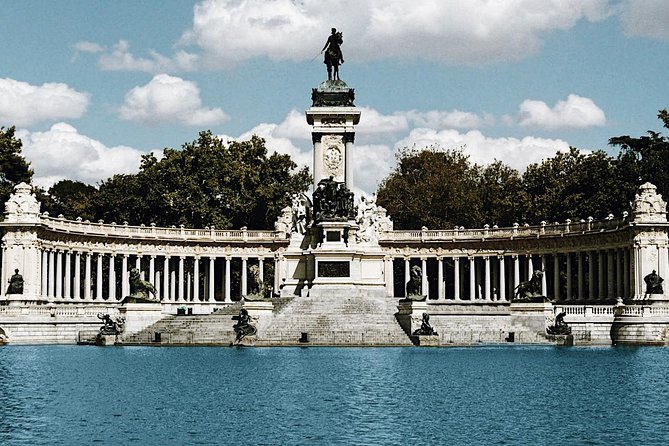 Madrid Old City Guided Exclusive Guided Walking Tour - Royal Palace of Madrid stop, what you’ll actually do there
