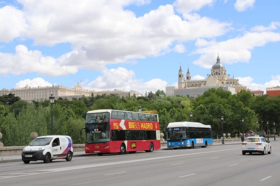 Madrid: Open-Top Big Bus Sightseeing Tour with Live Guide - What 90 Minutes Really Means on the Double-Decker Loop
