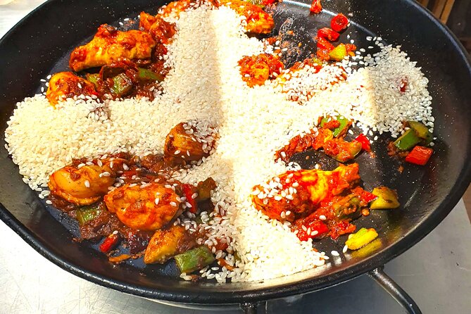 Madrid: Paella & Sangria Classes- Seafood, Chicken & Vegan option - Lunch in an air-conditioned room, plus recipes you can reuse